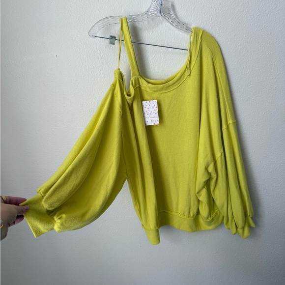 NWT Free People We The Free Cold Shoulder Lemon Squeeze Sweatshirt Size XL - Picture 3 of 9